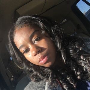 Meet your Posher, Destinee